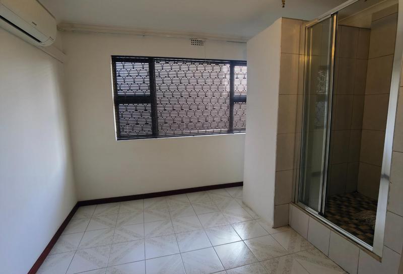 6 Bedroom Property for Sale in Cravenby Western Cape